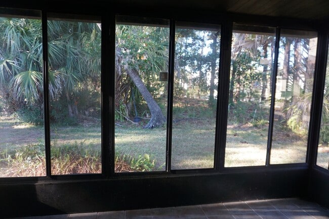 Building Photo - 3/2 Single Story Duplex with Garage