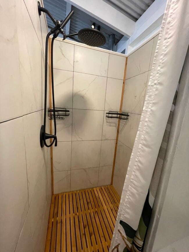 Building Photo - Remodeled Large Studio walking distance to town