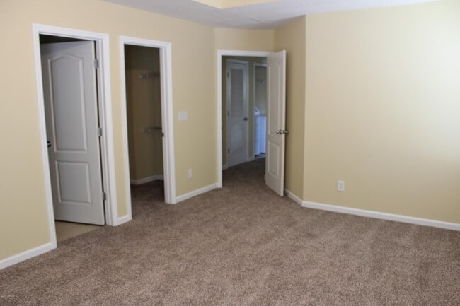 Building Photo - 8852 Shell Island Dr
