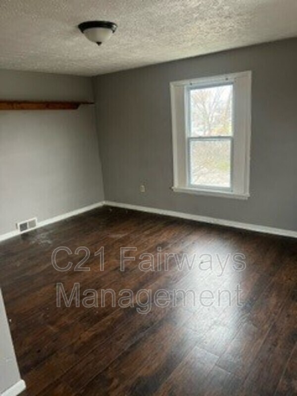 Building Photo - 525 8th St