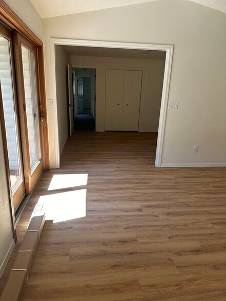 Master Bedroom - N420 Kilsdonk Ct