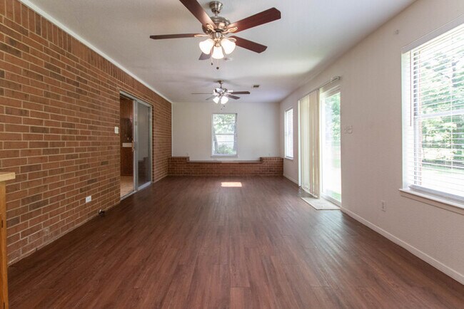 Building Photo - 511 Hill St