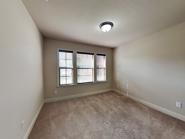 Building Photo - 5860 Burgundy Rose Dr
