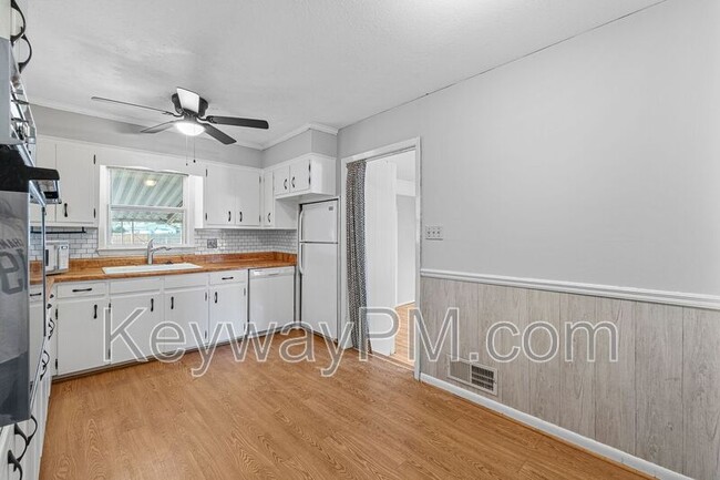 Building Photo - 116 Thomas Dr