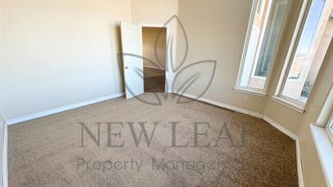 Building Photo - Beautiful 4 bedroom on LARGE private lot in PHELAN