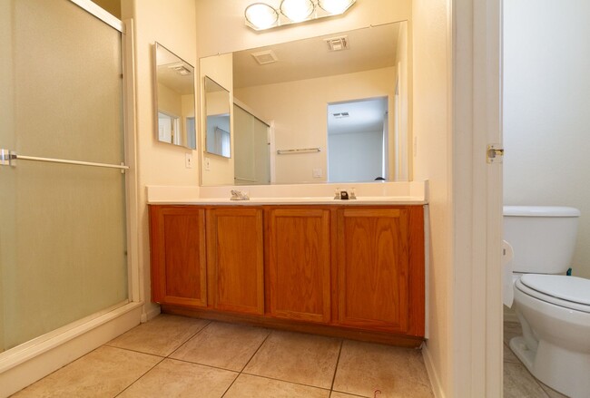 Building Photo - 3 bedroom plus den, 2 bath, on the golf co...