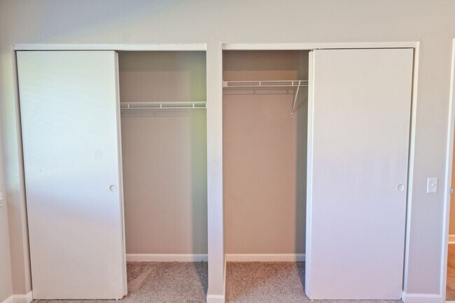 Building Photo - Spacious 3-Bedroom Attached Villa with Finished Basement & Private Fenced Yard!