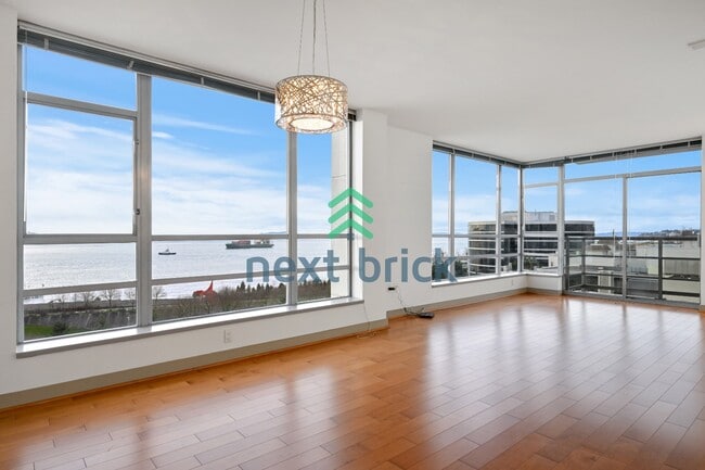 Building Photo - Stunning 2-Bed Corner Condo with Water and Mountain Views