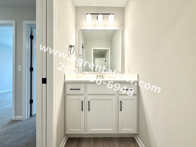 Building Photo - 3 Bedroom/ 1.5 Bath