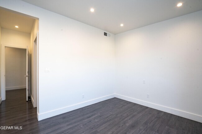 Building Photo - 1029 Calle Parque Dr