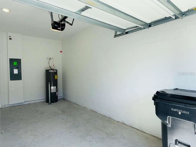 Building Photo - 2473 Skyline Lp