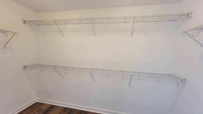 Building Photo - The 5 Bedroom You've Been Looking For!!