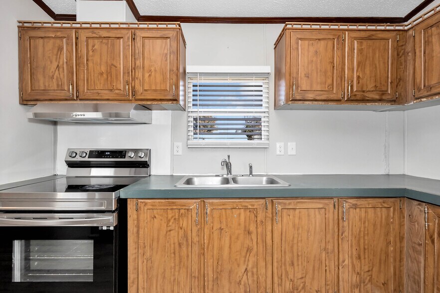 Building Photo - 2303 Highway 20