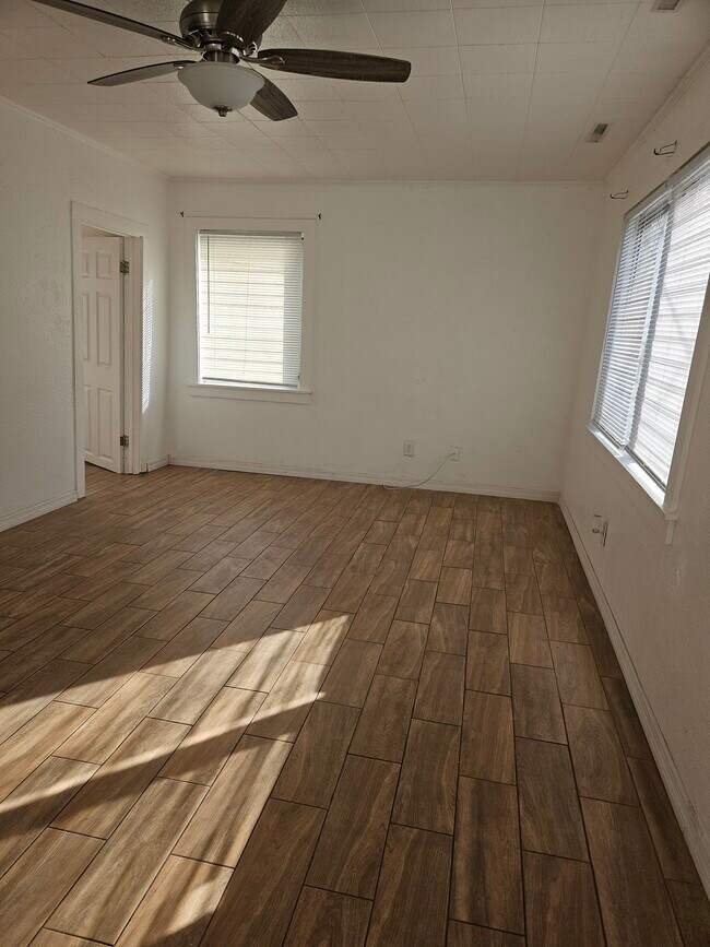 Building Photo - 1363 Tioga Ave.