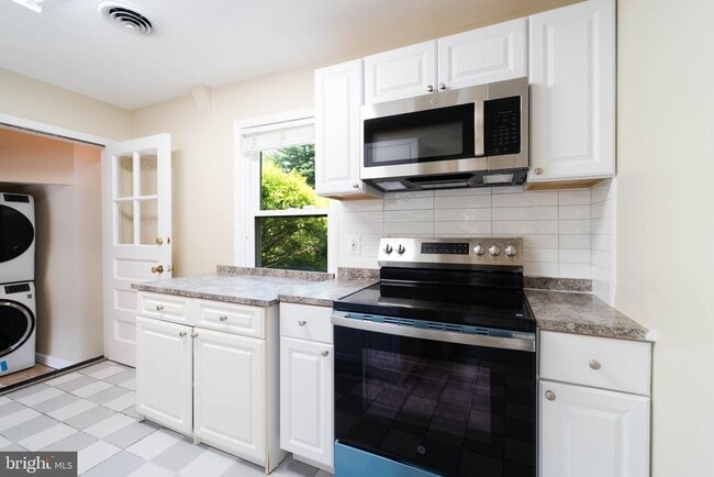Building Photo - 610 Valley Brook Dr