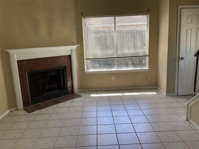 Building Photo - 15831 Bazelbriar Ln