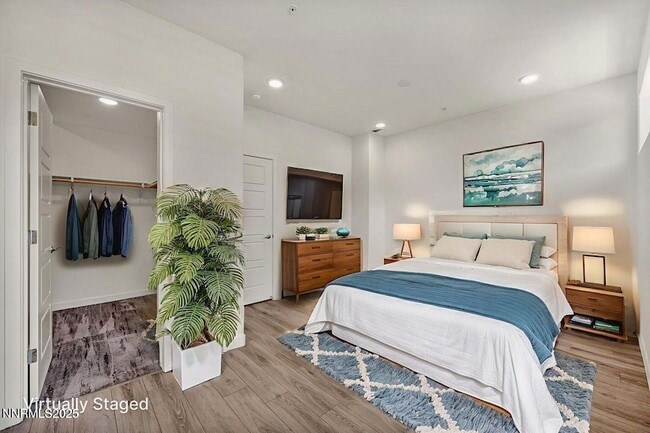 Building Photo - 557 California Ave