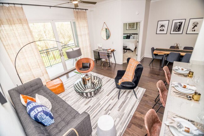 Building Photo - Spacious 1 Bed Apt with Exclusive Move-In ...