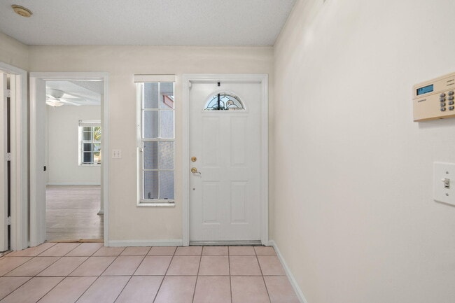 Building Photo - 300 Hammocks Trail