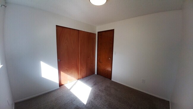 Building Photo - Newly Renovated 3 Bedroom Rambler w/ bonus room!!