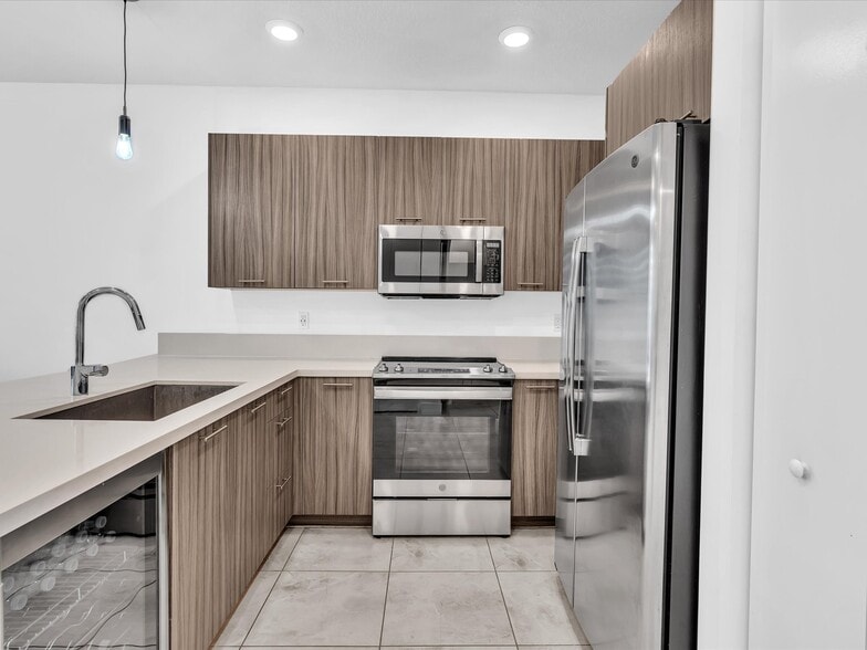 Building Photo - 6410 NW 102nd Path