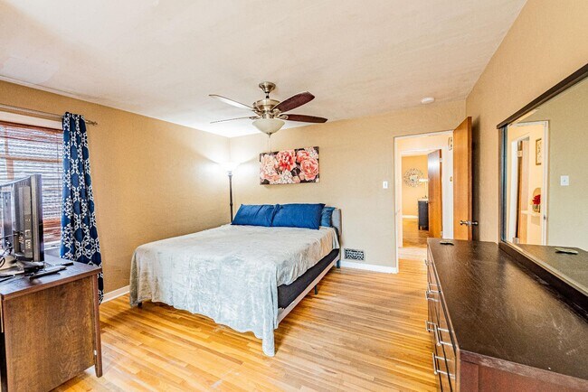 Building Photo - 444 Sierra Dr SE