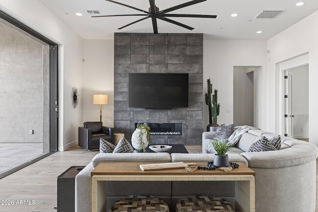 Building Photo - 13290 E la Junta Rd