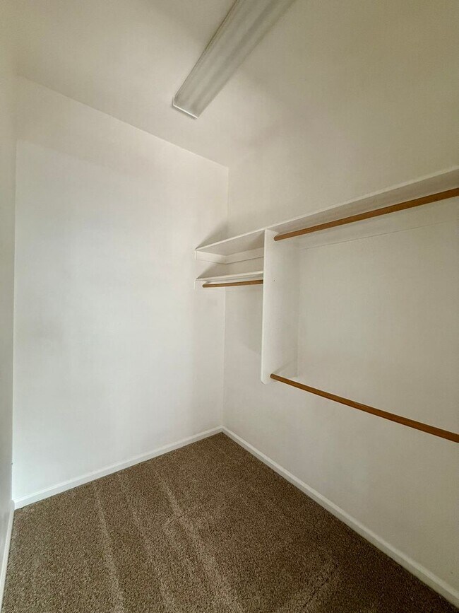 Building Photo - Single Level Cresent Meadows Home