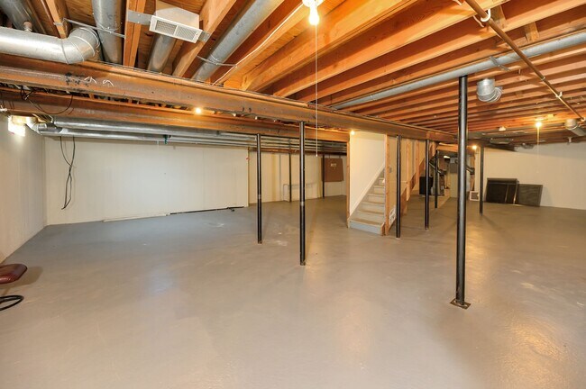 Building Photo - 4866 Riverchase Dr