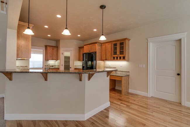 Building Photo - Beautiful 4-Bedroom, 3-Bath Home With Central Heat & A/C!