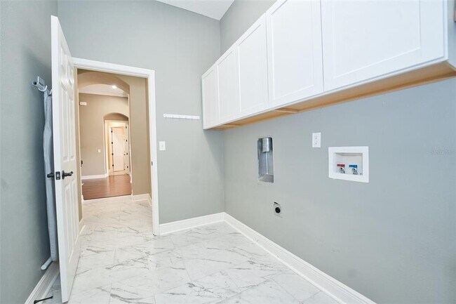 Building Photo - 10513 Palm Cove Ave