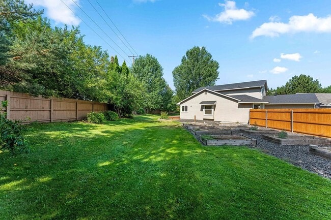 Building Photo - Charming Eagle Cul-de-Sac Retreat – 4 BR, ...