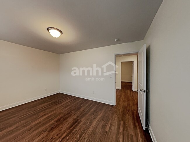Building Photo - 2144 Laurel Village Circle