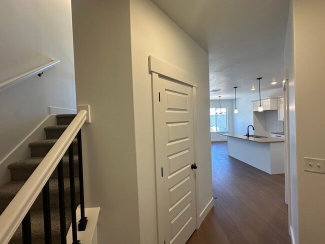 Building Photo - 5260 Acacia Dr