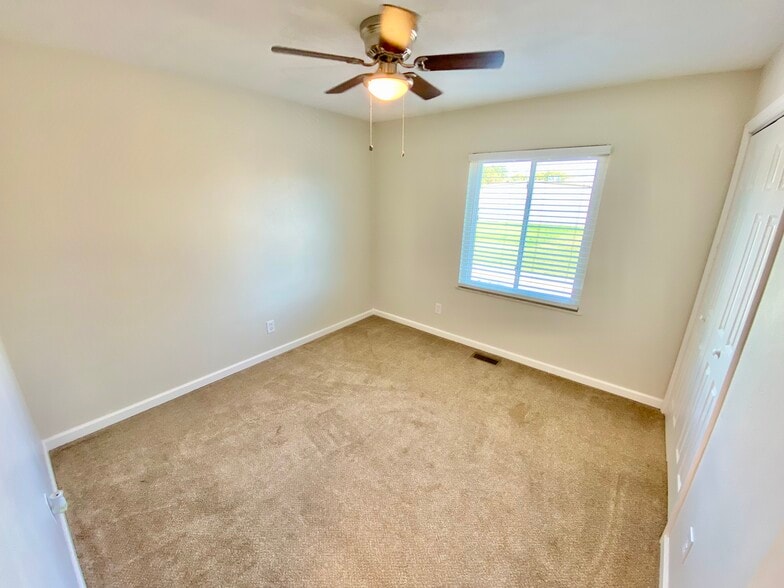 Building Photo - 87 Teays Pt