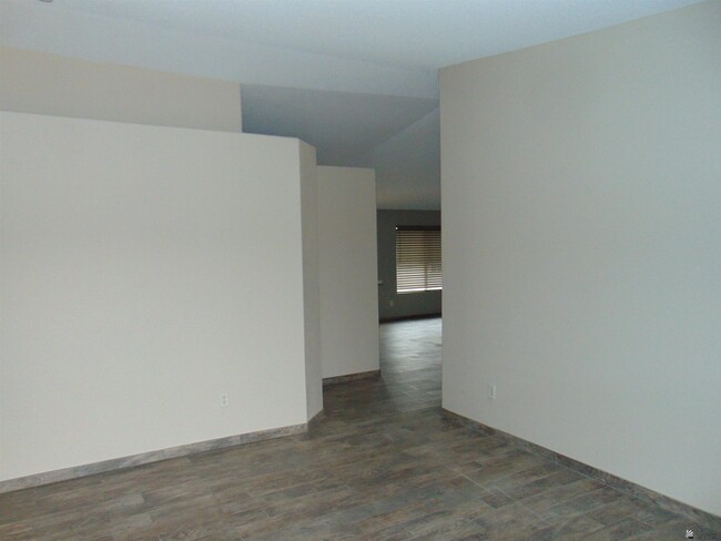 Building Photo - 6274 E 43rd St