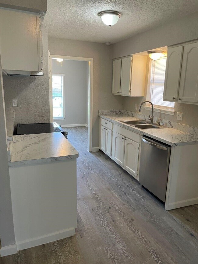 Building Photo - 4914 Fairgreen Ln