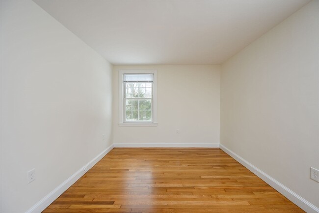 Building Photo - 25 Bayberry Ln