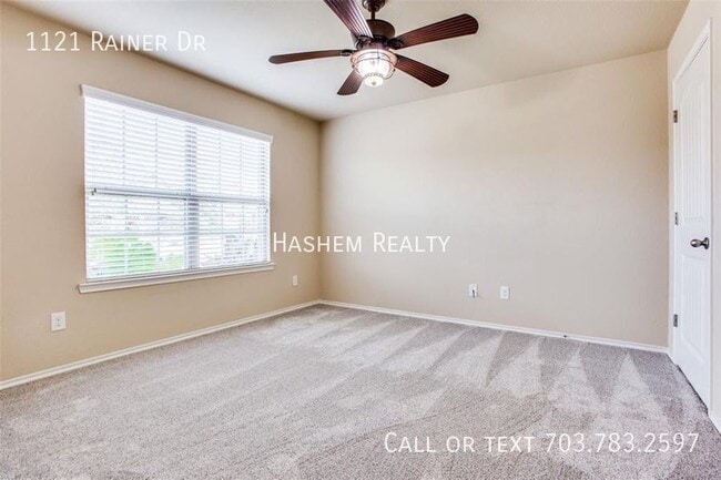 Building Photo - 1121 Rainer Dr