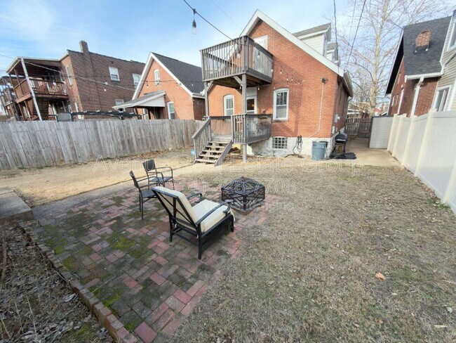 Building Photo - 4938 Walsh St