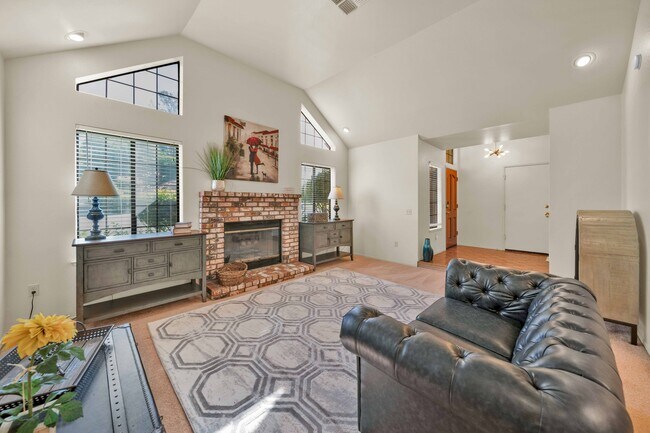 Building Photo - 3622 Canterbury Dr