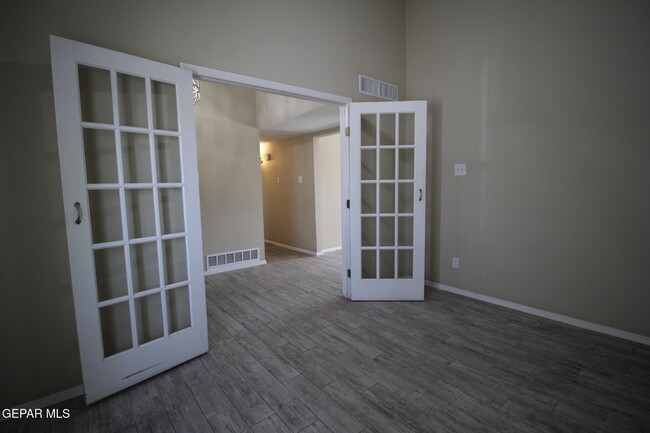 Building Photo - 351 Duanesburg St
