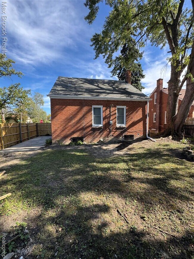 Building Photo - 6267 Piedmont St