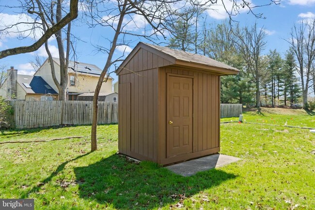 Building Photo - 15 B E Daisy Ln