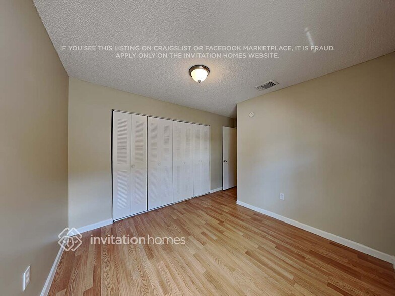 Building Photo - 13641 Newport Manor