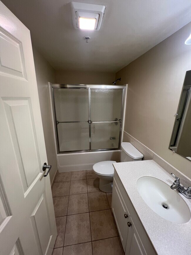 Building Photo - 10 Florence St