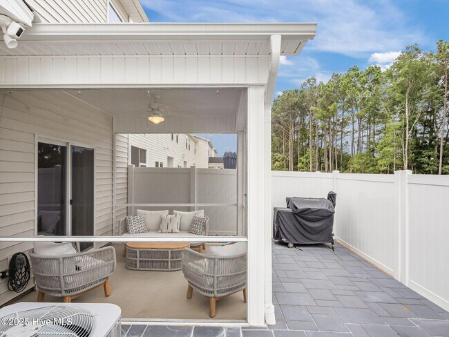Building Photo - 150 Coastline Cir