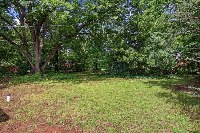 Building Photo - 1237 Staton Dr
