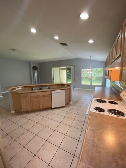 Building Photo - 4627 Dunnie Dr