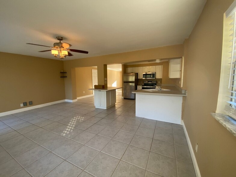 Building Photo - 3/2 Move In Ready
